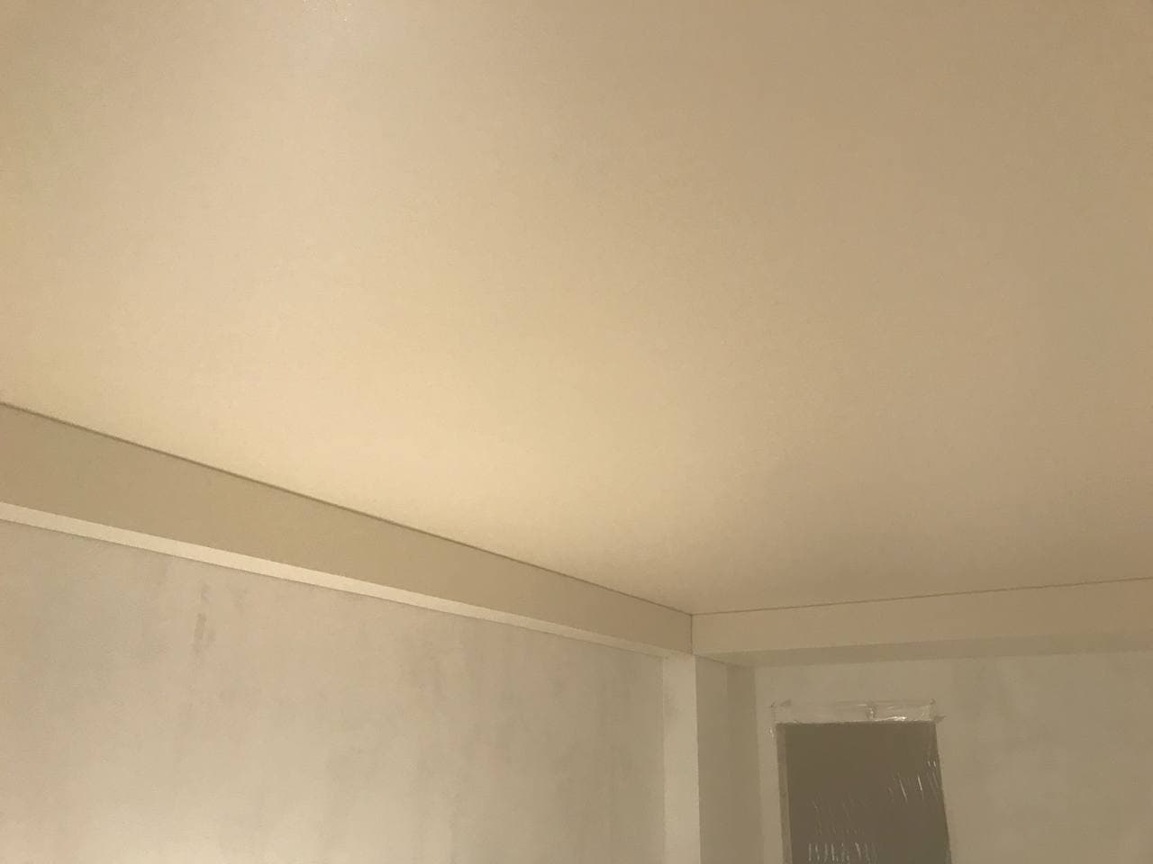 Tavan Mat cu Treaptă