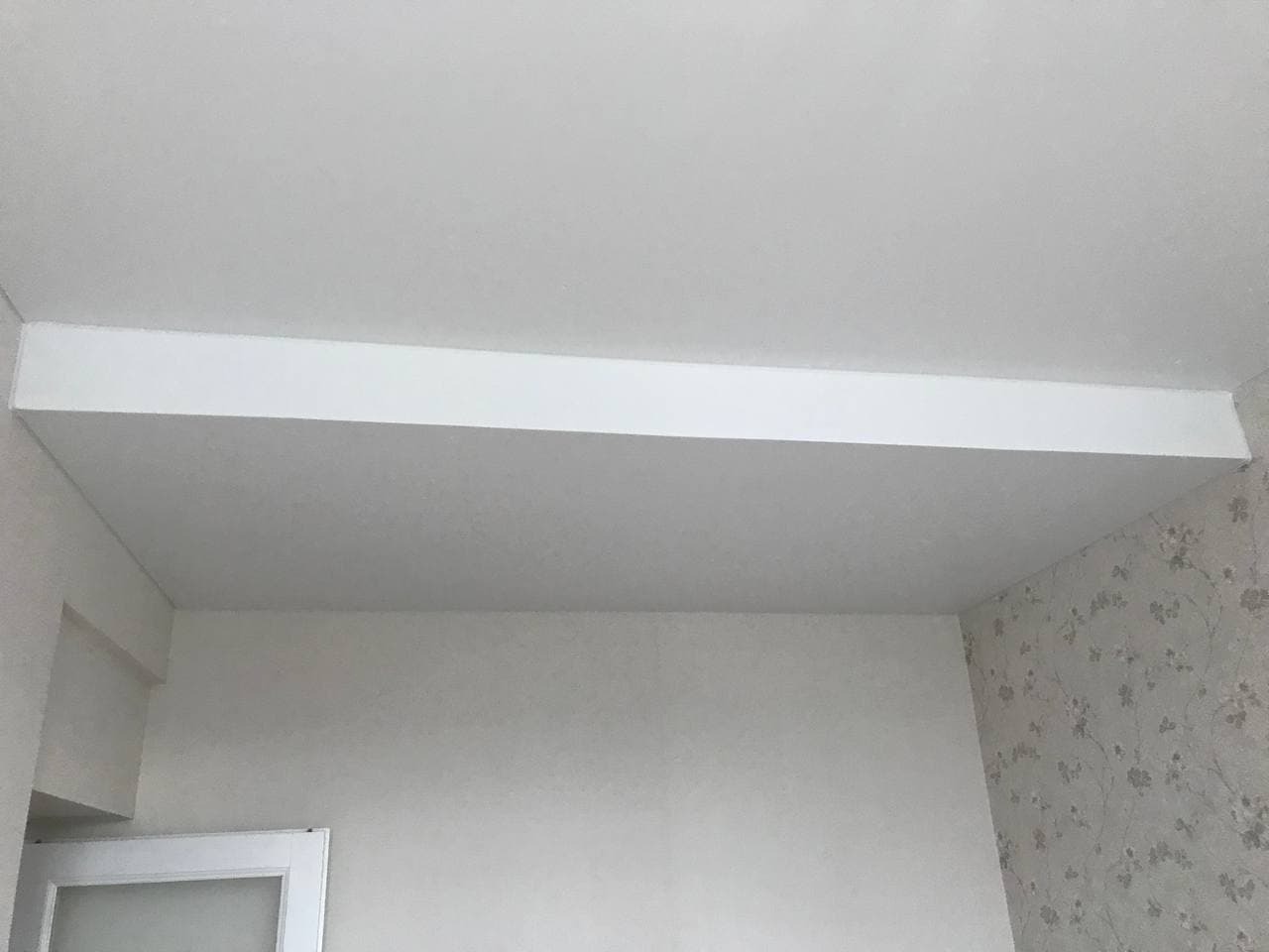 Tavan cu Grindă Decorativă