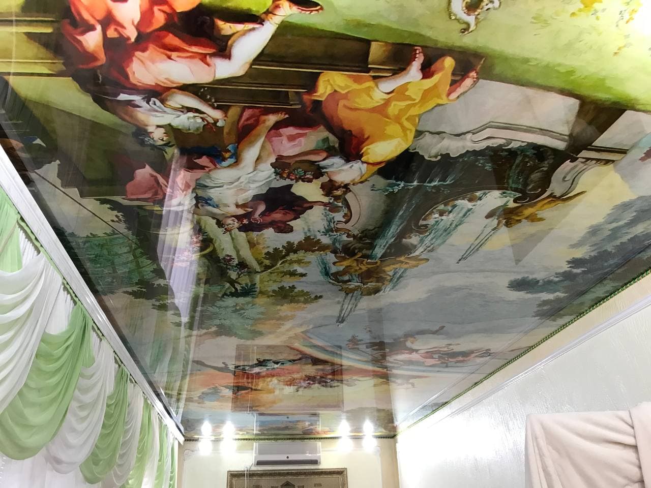 Tavan extensibil cu pictură renascentistă